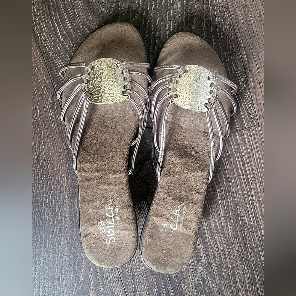 NWOT Low Heel sandals